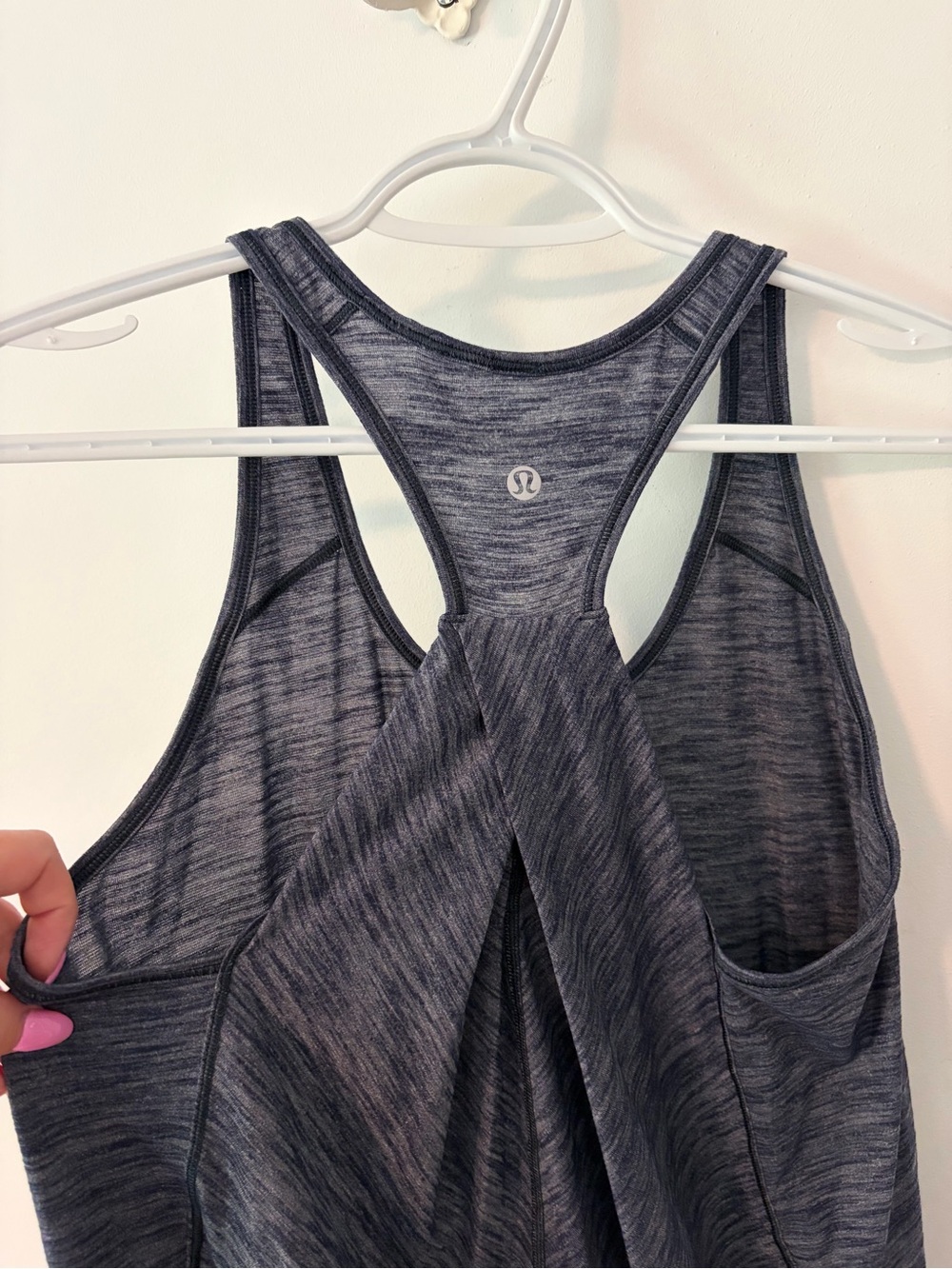 LULULEMON Essential Tank - Picture 3 of 5